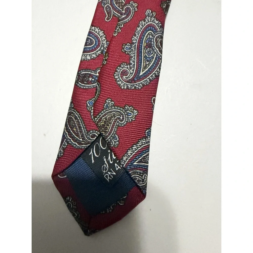 Mens Red Paisley Silk Tie Made in USA Italian Fabric RN 43170 Necktie